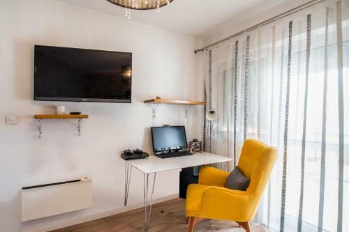 Apartamento Holiday House Dita - With The Pool And Sea View
