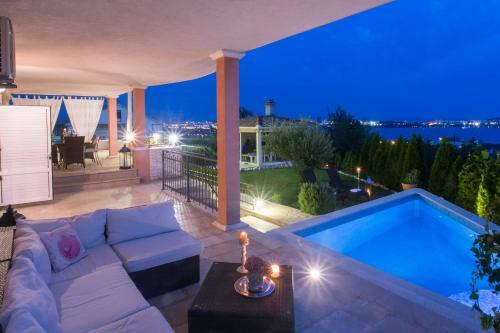 Apartamento Holiday House Dita - With The Pool And Sea View