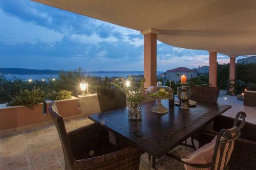 Apartamento Holiday House Dita - With The Pool And Sea View
