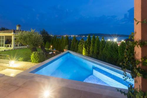 Apartamento Holiday House Dita - With The Pool And Sea View