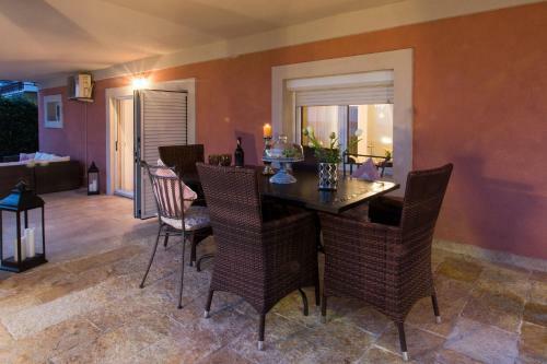 Apartamento Holiday House Dita - With The Pool And Sea View