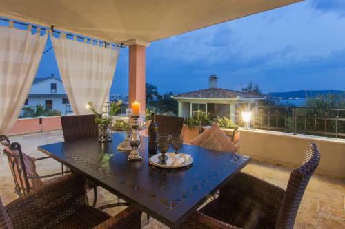 Apartamento Holiday House Dita - With The Pool And Sea View