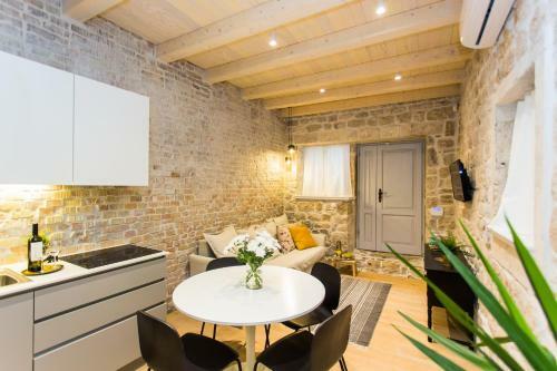 Apartamentos Historical House Few Meters From The Beach