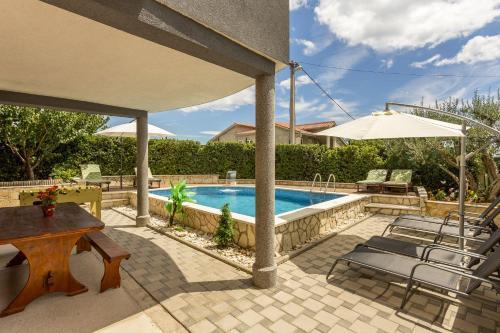 Villa Wawe Lux Holiday Home With Pool