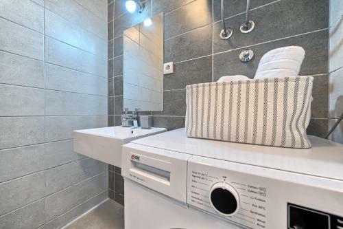 Modern Apartments With Sea View 150 Meters To Beach