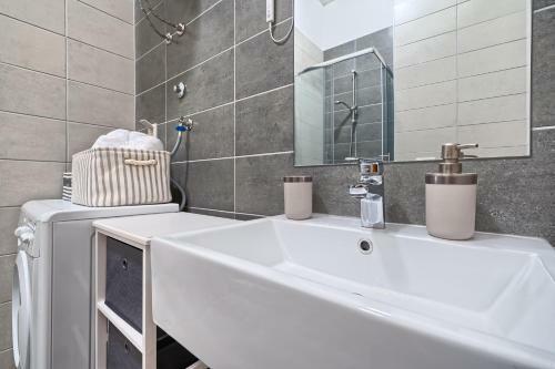 Modern Apartments With Sea View 150 Meters To Beach