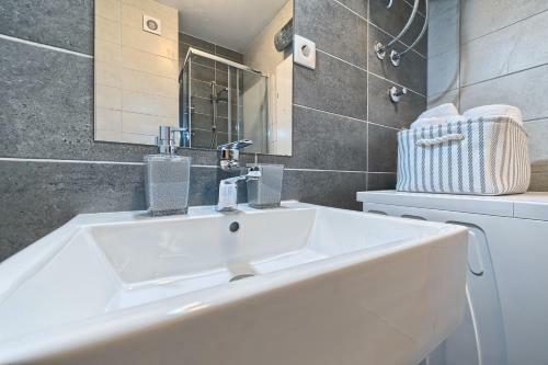 Modern Apartments With Sea View 150 Meters To Beach