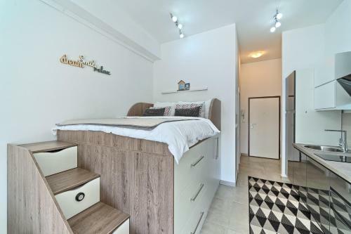 Modern Apartments With Sea View 150 Meters To Beach