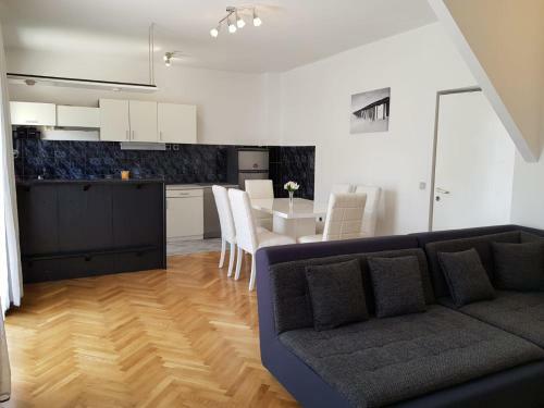 Apartment Mate