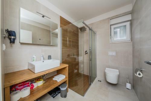 Villa Nikol, Heated Pool, Sea View And Bbq