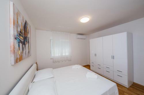 Villa Nikol, Heated Pool, Sea View And Bbq