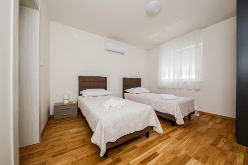 Villa Nikol, Heated Pool, Sea View And Bbq