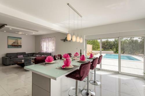 Villa Bu?ije With Private Pool