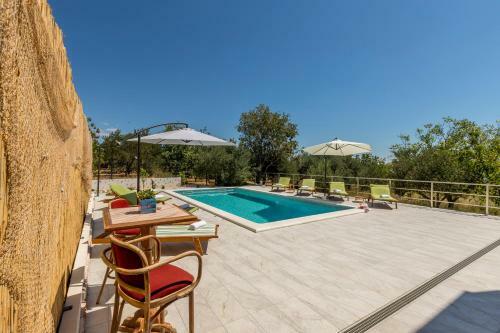 Villa Bu?ije With Private Pool