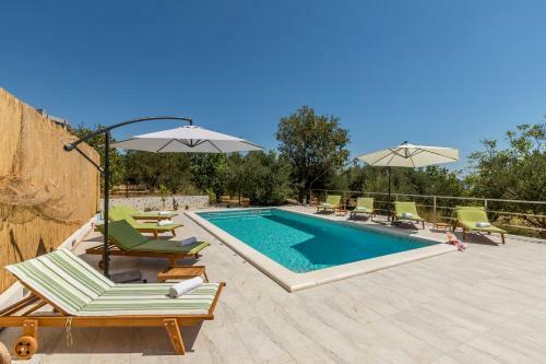 Villa Bu?ije With Private Pool