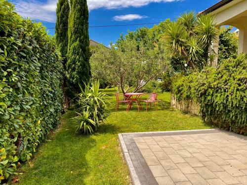 Villa Sunny Garden With Private Heated Pool