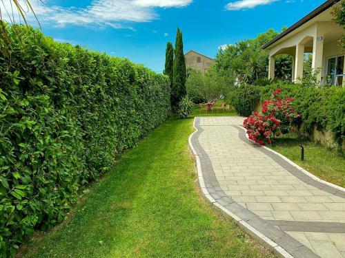 Villa Sunny Garden With Private Heated Pool