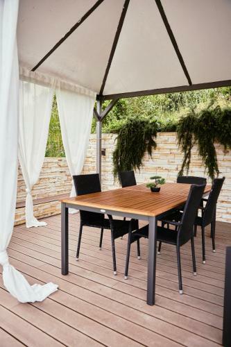 Villa Sunny Garden With Private Heated Pool
