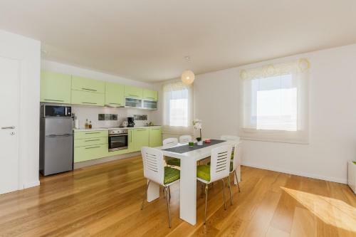 Beachfront Apartment Nehaj Kastel