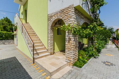 Family Friendly Apartment Kastelo