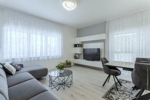 Villa Ema Kastela With Private Heated Pool