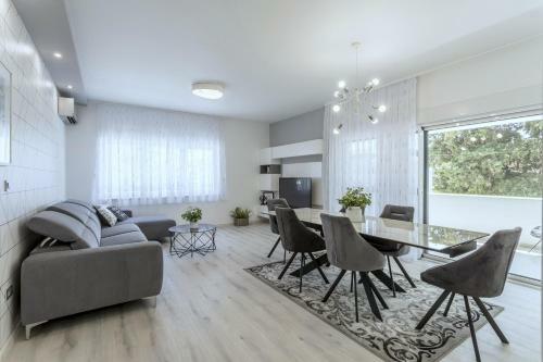 Villa Ema Kastela With Private Heated Pool
