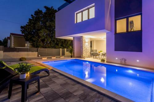 Villa Ema Kastela With Private Heated Pool