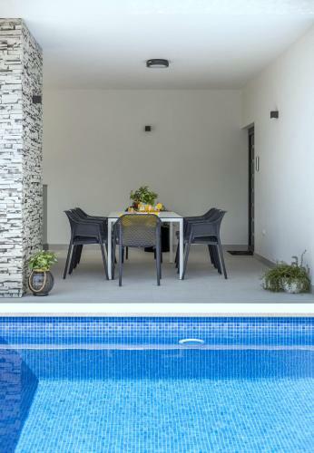 Villa Ema Kastela With Private Heated Pool