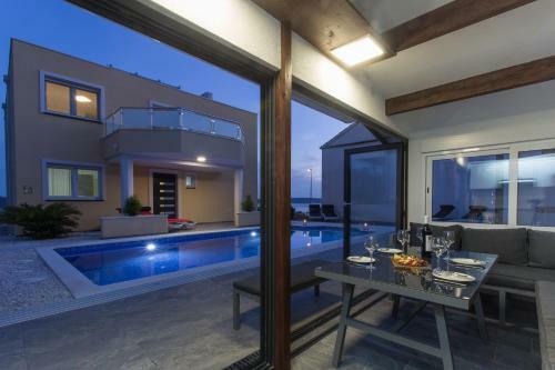 Villa Rocco Split - Luxury - Heated Salt Water Pool - Massage Jets