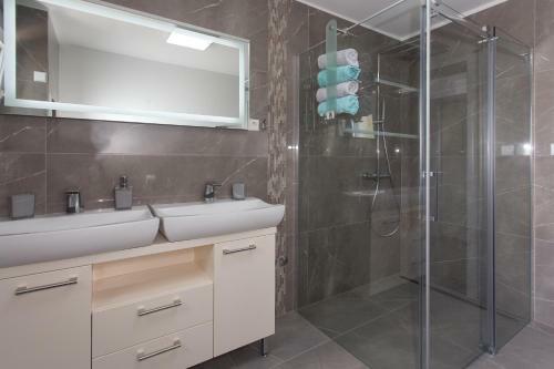 Villa Rocco Split - Luxury - Heated Salt Water Pool - Massage Jets