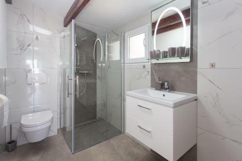 Villa Rocco Split - Luxury - Heated Salt Water Pool - Massage Jets