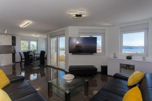 Villa Rocco Split - Luxury - Heated Salt Water Pool - Massage Jets