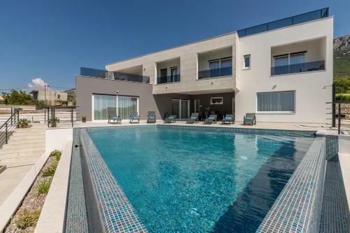 Luxurious Villa Meri