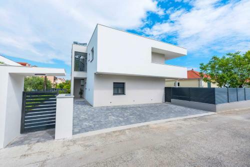 Villa Auni Grey - Heated Pool - Rooftop - Seaview - Beach