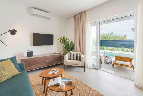 Villa Auni Grey - Heated Pool - Rooftop - Seaview - Beach