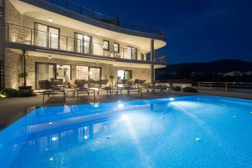 Luxury Beachfront Villa Sea Queen - Kastela