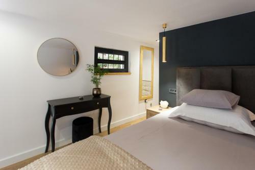 Castel Beachfront Apartment