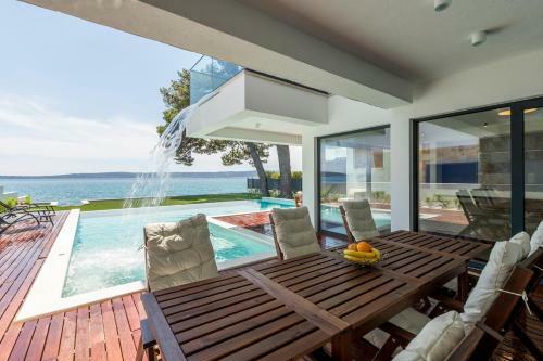 Villa Sea Star - Seafront Beach With 80m2 Pool