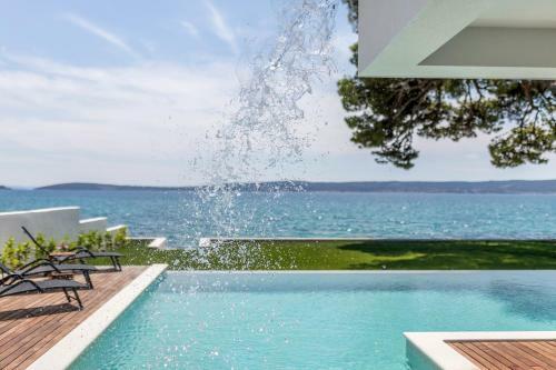 Villa Sea Star - Seafront Beach With 80m2 Pool