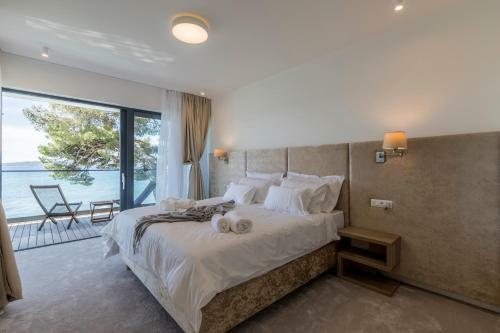 Villa Sea Star - Seafront Beach With 80m2 Pool