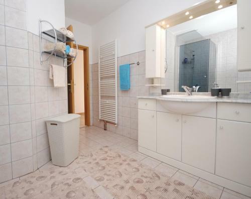 Spacious Apartment Antea