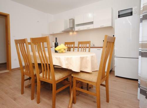 Spacious Apartment Antea