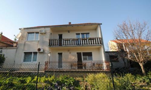 Spacious Apartment Antea