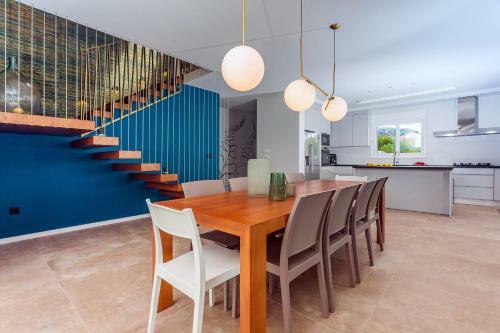 Luxurius Villa Aria With Heated 45sqm Pool, Jacuzzi And Seaview