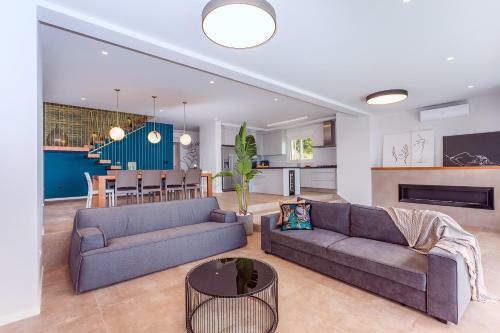 Luxurius Villa Aria With Heated 45sqm Pool, Jacuzzi And Seaview