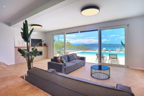 Luxurius Villa Aria With Heated 45sqm Pool, Jacuzzi And Seaview