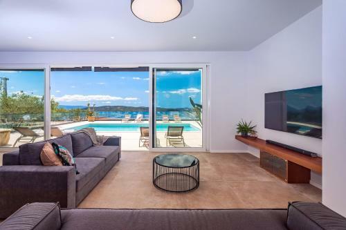 Luxurius Villa Aria With Heated 45sqm Pool, Jacuzzi And Seaview