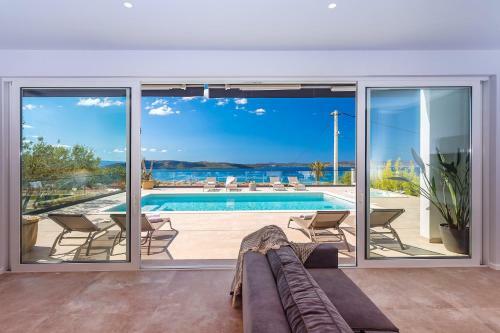 Luxurius Villa Aria With Heated 45sqm Pool, Jacuzzi And Seaview