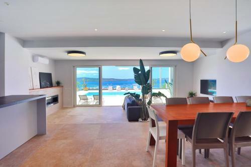 Luxurius Villa Aria With Heated 45sqm Pool, Jacuzzi And Seaview