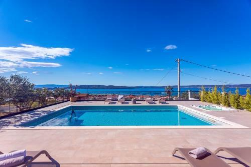 Luxurius Villa Aria With Heated 45sqm Pool, Jacuzzi And Seaview
